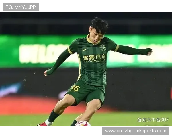 上海申花反击跑动犀利，差点完成一剑封喉